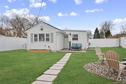 333 Cass St, Dix Hills, NY 11746