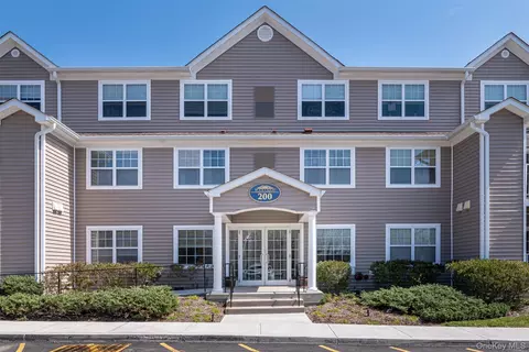 200 Woodcrest Ln #223, Mount Kisco, NY 10549