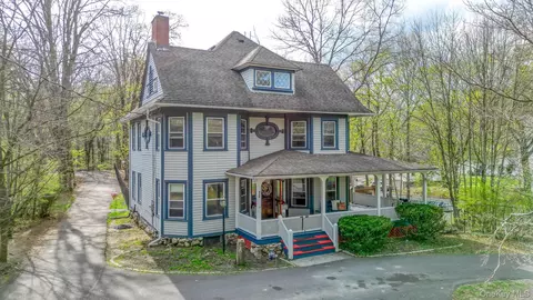 832 Bloomingburg Rd, Wallkill, NY 12721