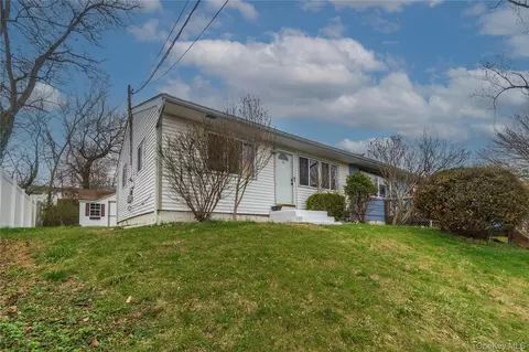 43 Lafayette Dr, New Windsor, NY 12553