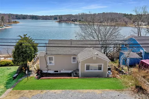 243 Lakeside Trl, Ridge, NY 11961