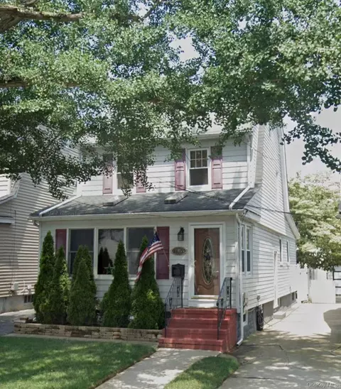 248-55 88th Rd, New York, NY 11426