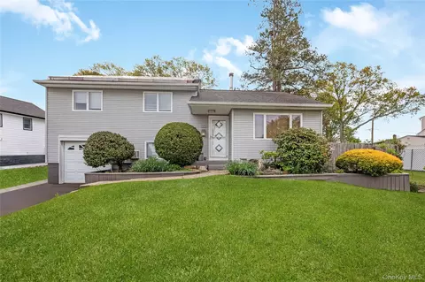 55 Amherst Dr, Massapequa, NY 11758