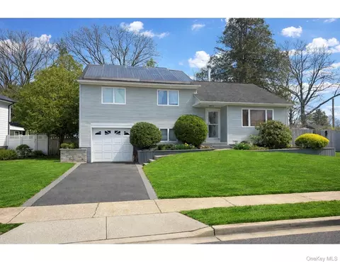 55 Amherst Dr, Massapequa, NY 11758