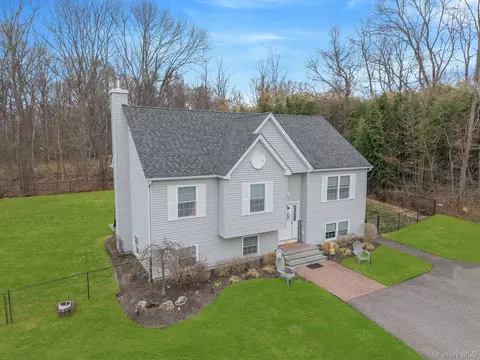 268 Holbrook Rd, Ronkonkoma, NY 11779