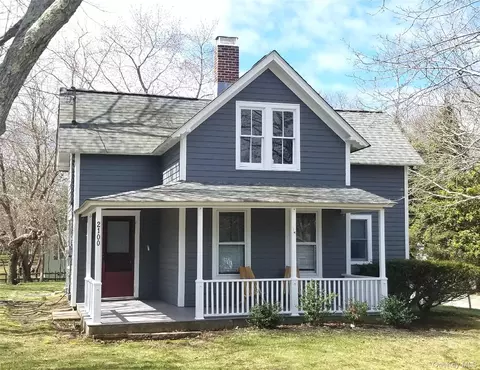 2100 Bay Ave, Mattituck, NY 11952