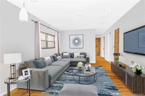 1389 E 233rd St, New York, NY 10466