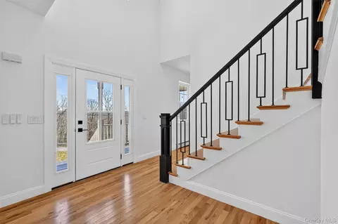 Entry Way - 225 Van Duzer Rd, Wallkill, NY 10940 photo 2 of 6