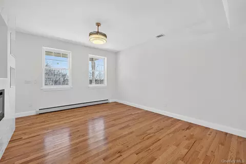 Living - 225 Van Duzer Rd, Wallkill, NY 10940 photo 5 of 10