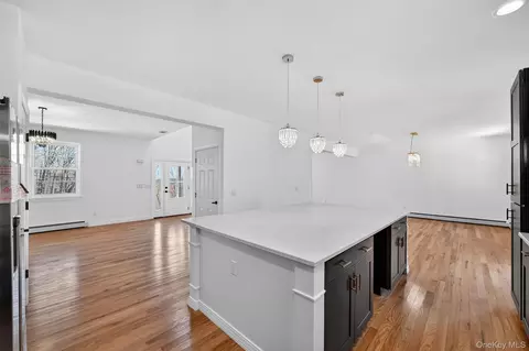 Entry Way - 225 Van Duzer Rd, Wallkill, NY 10940 photo 4 of 6