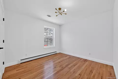 Bedroom - 225 Van Duzer Rd, Wallkill, NY 10940 photo 3 of 7