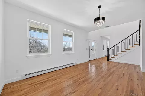 Living - 225 Van Duzer Rd, Wallkill, NY 10940 photo 2 of 10