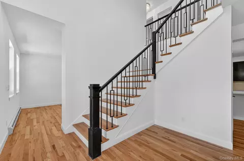 Entry Way - 225 Van Duzer Rd, Wallkill, NY 10940 photo 1 of 6
