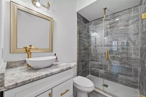 Bath - 225 Van Duzer Rd, Wallkill, NY 10940 photo 1 of 6