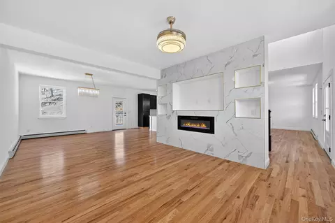 Living - 225 Van Duzer Rd, Wallkill, NY 10940 photo 6 of 10