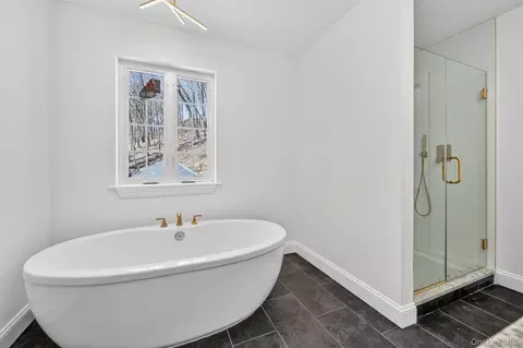 Bath - 225 Van Duzer Rd, Wallkill, NY 10940 photo 4 of 6