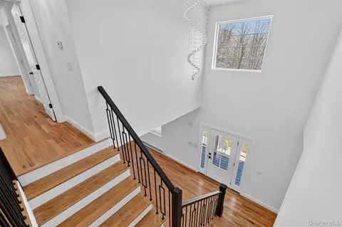 Entry Way - 225 Van Duzer Rd, Wallkill, NY 10940 photo 6 of 6