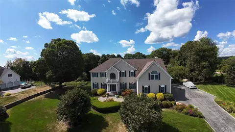 27 Kaitlin Dr, Mahopac, NY 10541