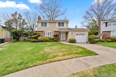 280 Hilda St, East Meadow, NY 11554