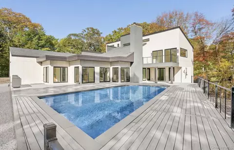 12 Plume Grass Way, Westhampton, NY 11977