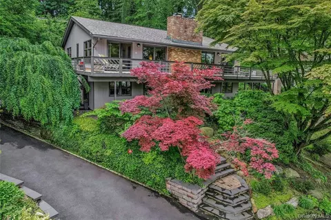 6 Laurel Way, Sea Cliff, NY 11579