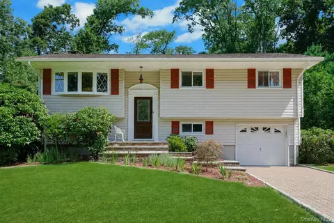 19 Von Beaste Ln, Clarkstown, NY 10920