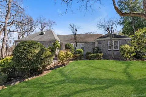 49 The Birches, North Hempstead, NY 11576