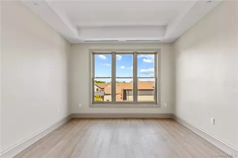 Bedroom - 120 Old Post Rd #PH-E303, Rye, NY 10580 photo 3 of 4
