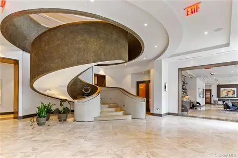 Entry Way - 120 Old Post Rd #PH-E303, Rye, NY 10580 photo 1 of 3