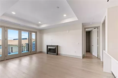Living - 120 Old Post Rd #PH-E303, Rye, NY 10580 photo 4 of 5