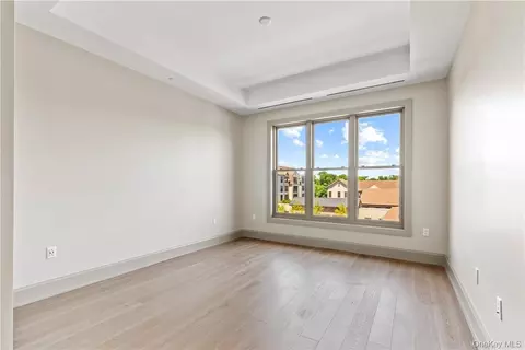 Bedroom - 120 Old Post Rd #PH-E303, Rye, NY 10580 photo 2 of 4