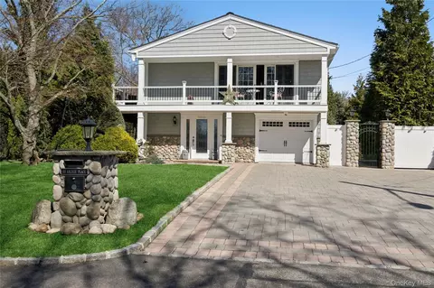 44 Archie Pl, West Islip, NY 11795