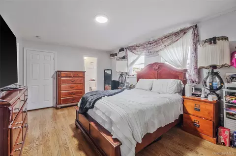 Bedroom - 231 W Woodside Ave, Patchogue, NY 11772 photo 2 of 4