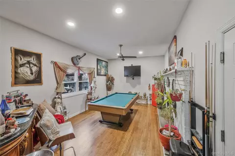 Entry Way - 231 W Woodside Ave, Patchogue, NY 11772 photo 1 of 1