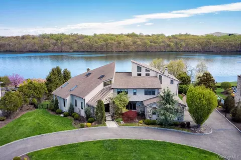 22 Fieldstone Ct, Clarkstown, NY 10956