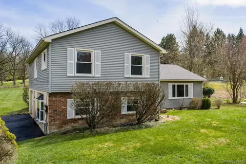 20 Winding Hills Dr, Florida, NY 10921