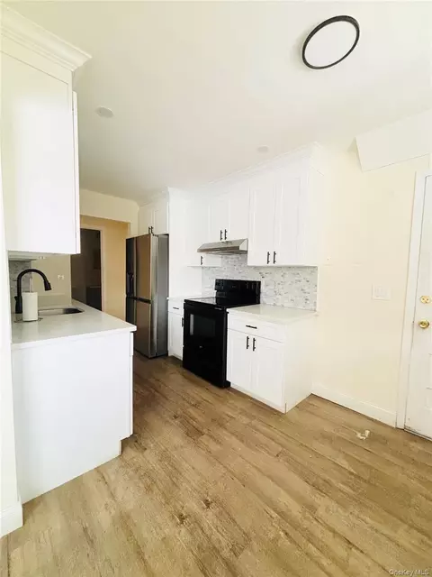 Kitchen - 6 Rolling Way #6D, Peekskill, NY 10566 photo 2 of 2