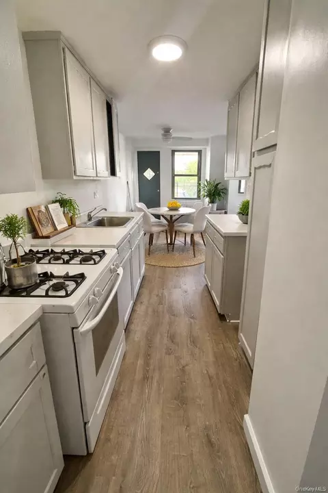 1966 Newbold Ave #405, New York, NY 10472