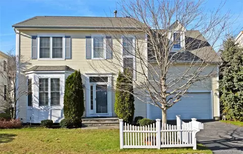 38 Ovation Ct, Greenburgh, NY 10603