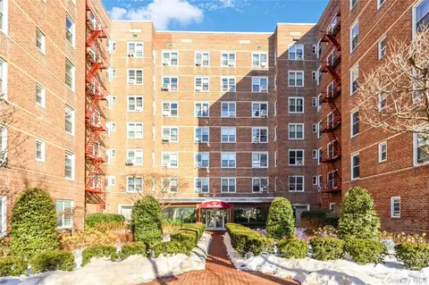 64-11 99th St #318, New York, NY 11374