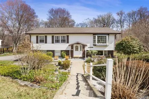 37 Tanager Rd, Mahopac, NY 10541