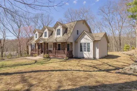 4 Cristin Ct, Stony Point, NY 10980
