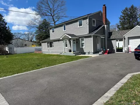 11 Matthew St, Farmingville, NY 11738