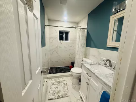 11 Matthew St, Farmingville, NY 11738