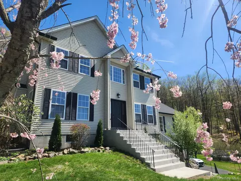 41 Hickory Rd, Ramapo, NY 10974