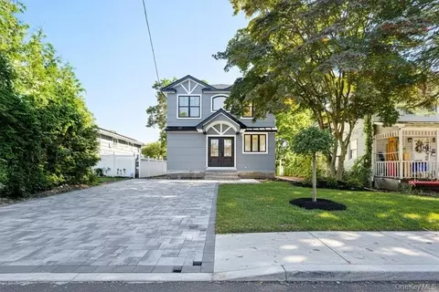 86 Moffitt Blvd, Islip, NY 11751