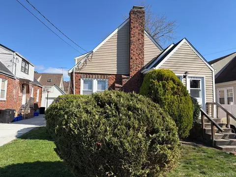 987 Wallace Ave, Baldwin, NY 11510