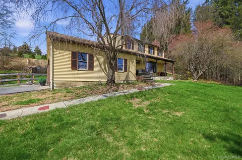 7 Kerr Rd, Rhinebeck, NY 12572