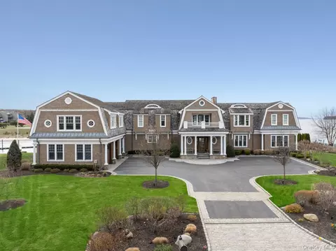 36 Hawkins Dr, Northport, NY 11768