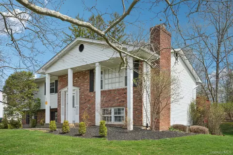 32 Wayne Ln, Orangetown, NY 10983